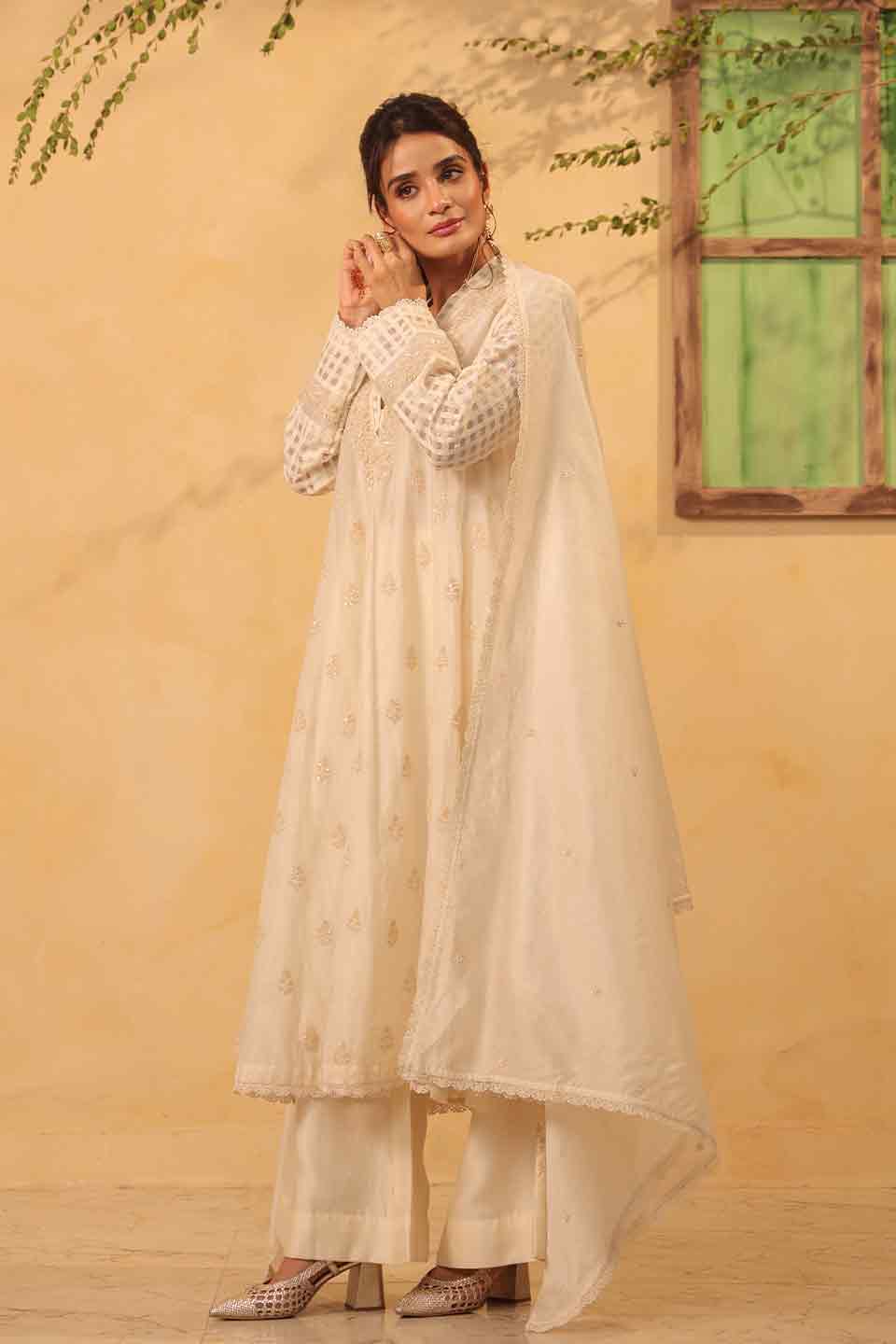 Vaayu Ivory Kalidar Set