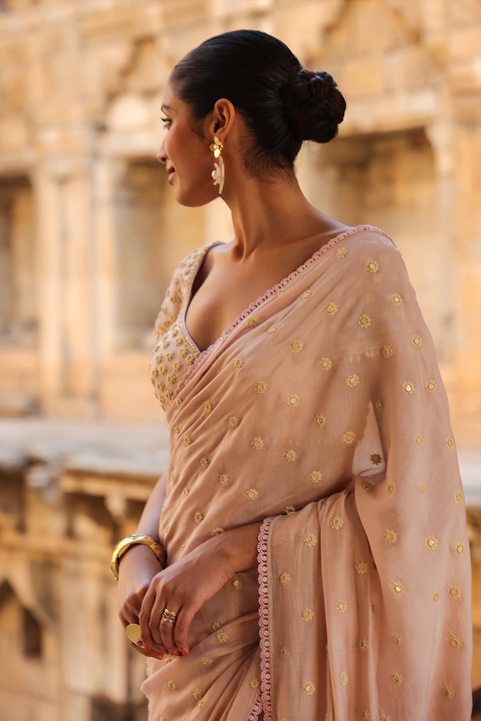 Vaayu Light Pink Heavy Buti Saree Set