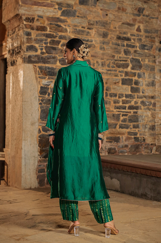 Cheent Embroidery Solid Collar Pocket Kurta Set
