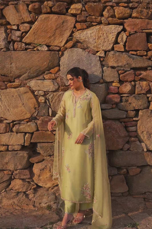 Vaayu Green Phool Kurta Set