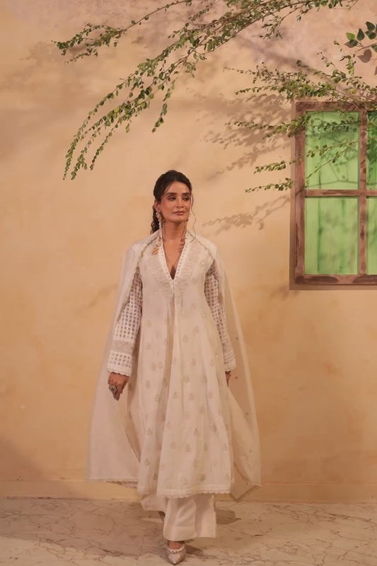 Vaayu Ivory Kalidar Set