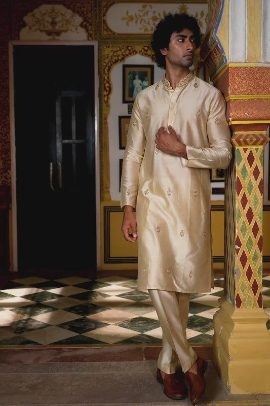 Ahista Ivory Zardosi Buti Kurta Set