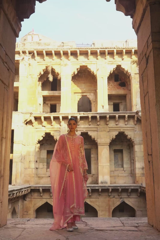 Vaayu Pink Phool Patti Kurta Set