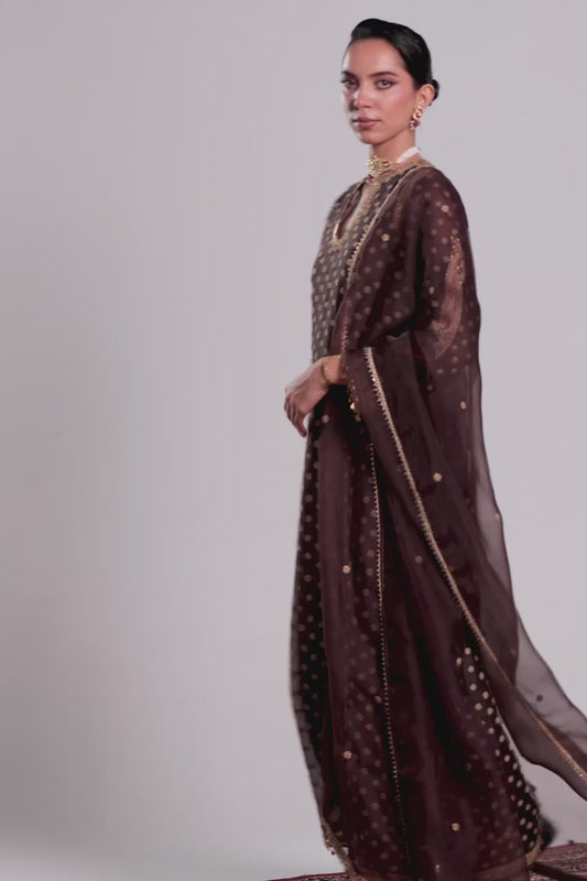 Zar:Rang Brown Buti Kurta Set