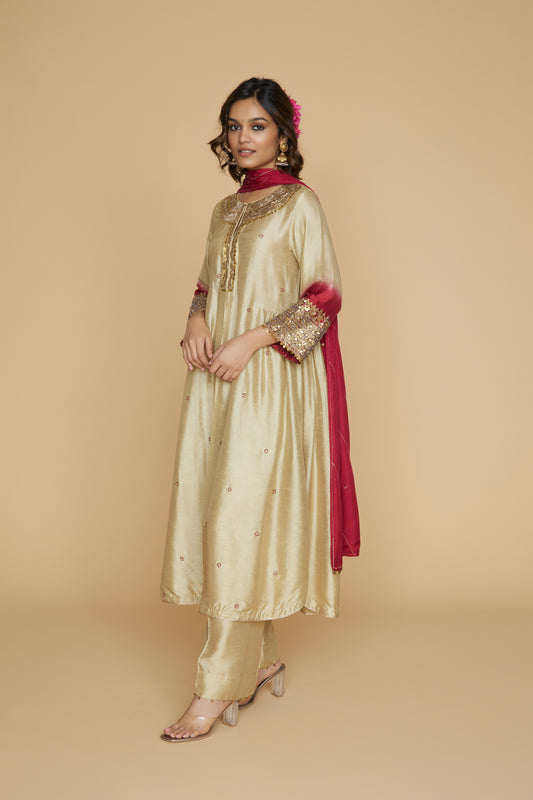 Ivory Maroon Ombre Heavy Pitta Neck & Marodi Sleeves Kurta Set