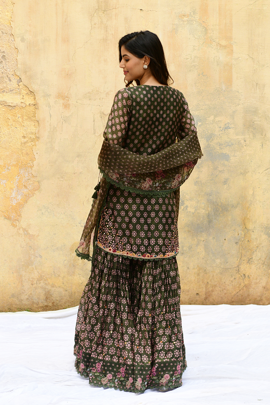Green Dotted Cascade Sharara