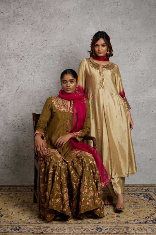 Ivory Maroon Ombre Heavy Pitta Neck & Marodi Sleeves Kurta Set